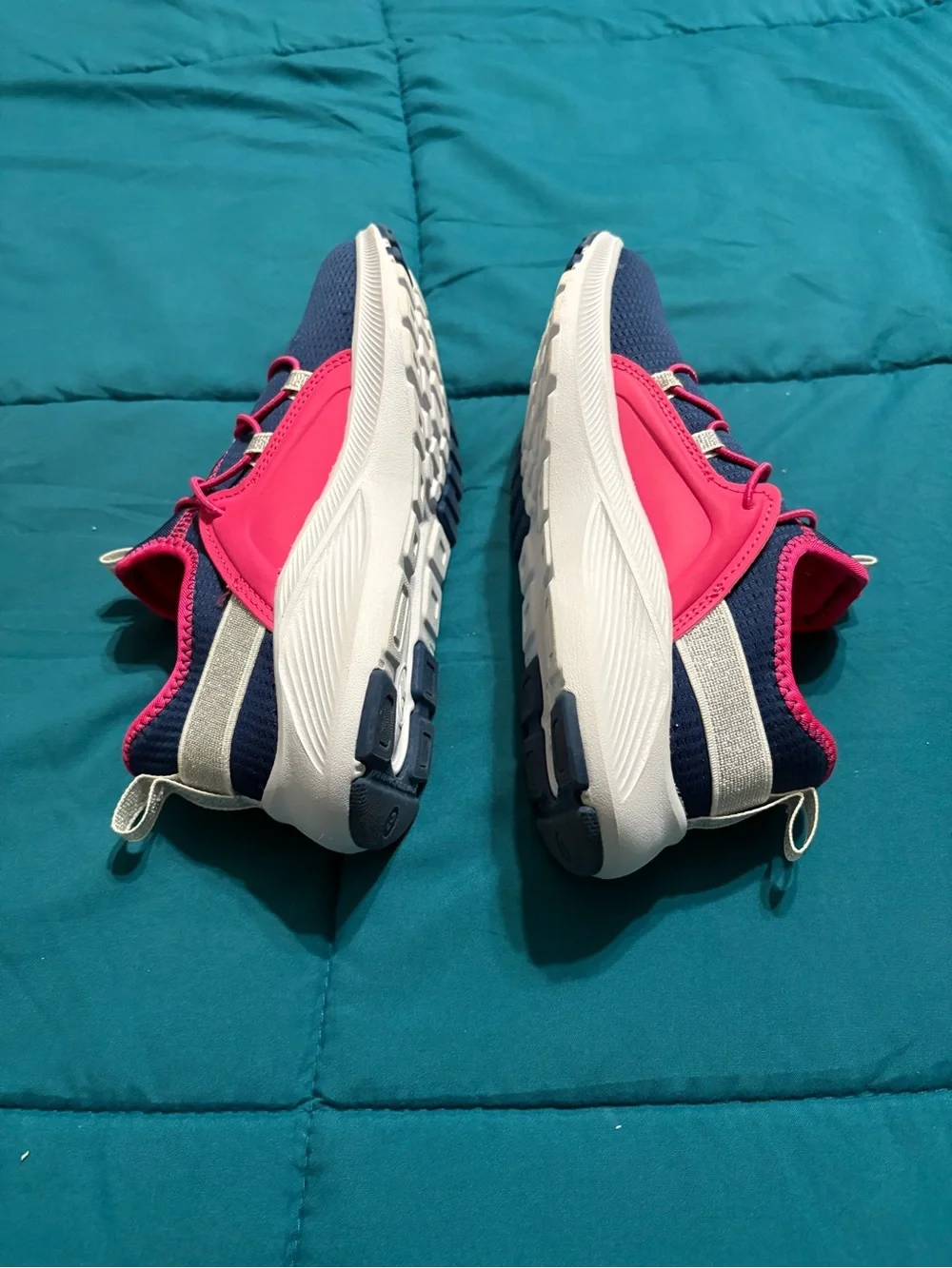Navy & Hot Pink Slip-on Bungee Athletic Sneakers | Size 3 Youth Like New